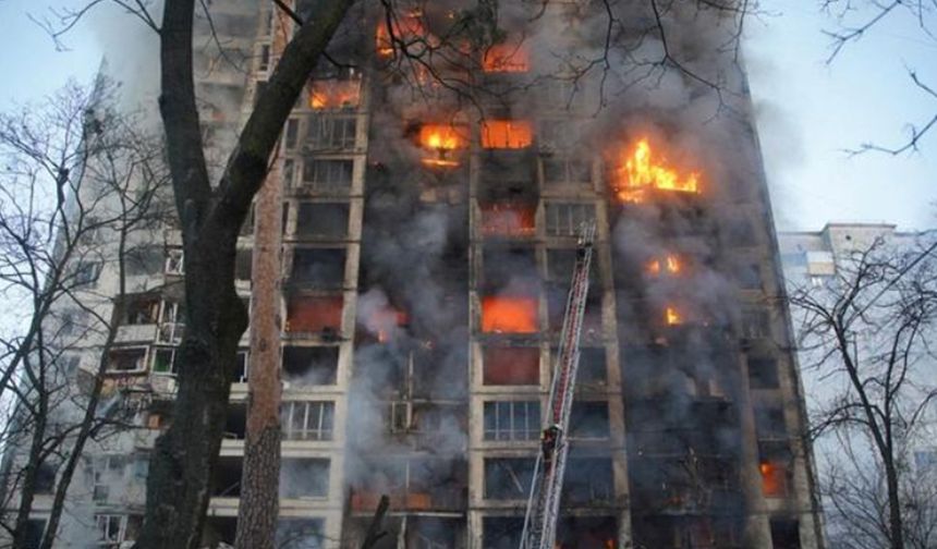 Kiev'de 16 katlı binaya saldırı: 2 ölü