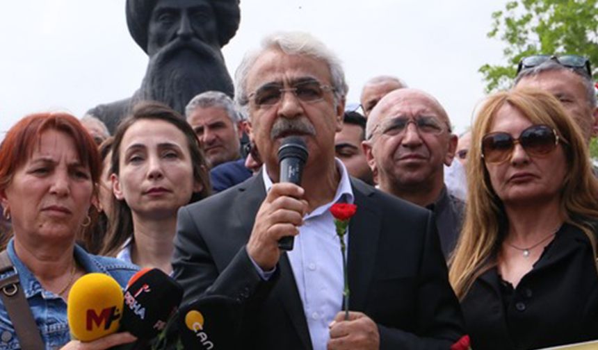 Sancar Dersim anmasında: 4 Mayıs bir kara gündür, Kürtçe tabirle roja reş'tir