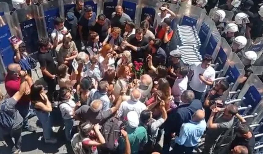 Cumartesi Anneleri Galatasaray Meydanı’nda: İHD Eş Başkanlarına kelepçeli gözaltı