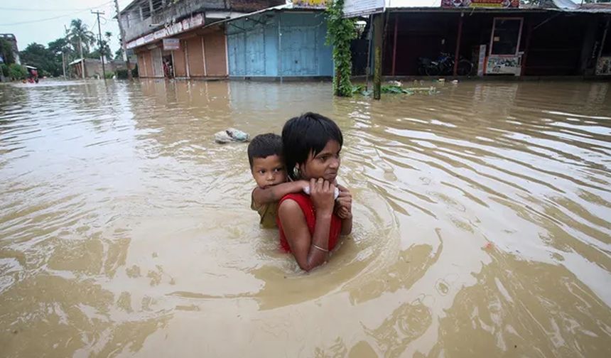Hindistan ve Bangladeş'teki sel ve heyelanlarda en az 28 kişi hayatını kaybetti