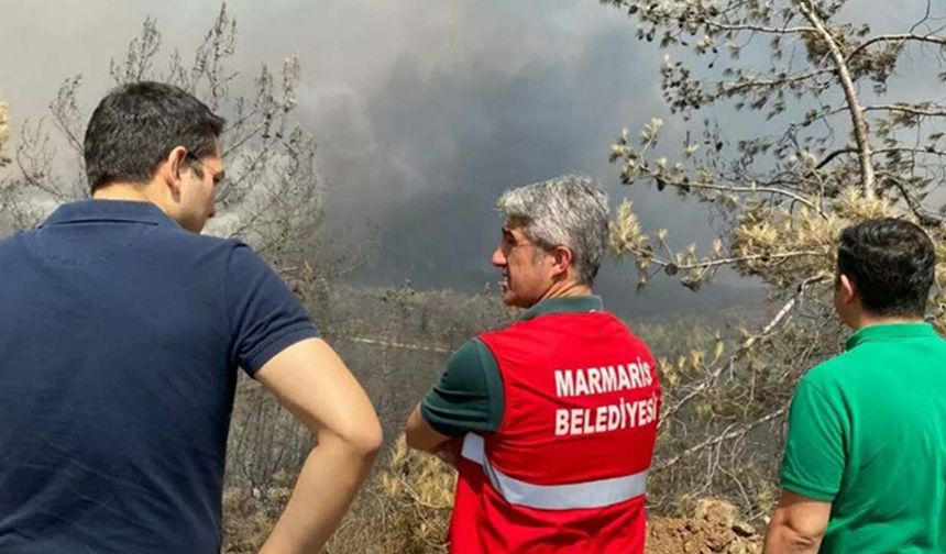 Marmaris'te yangın sürüyor: Koordinasyon merkezi de tahliye edildi