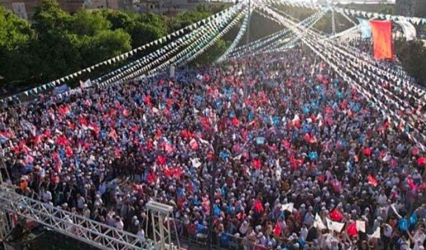 AKP'liler DEVA Partisi’nin miting fotoğrafını kullandı: Gaziantep belediyelerimizin elinin değdiği her yer güzel