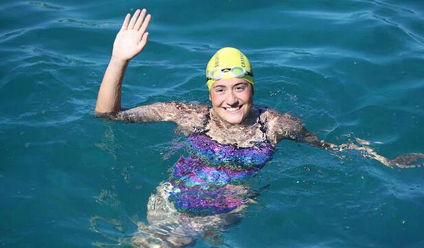 21 yaşındaki Türkoğlu, Manş'ı yüzerek geçti