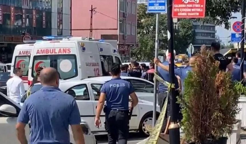 İstanbul'da cadde ortasında silahlı kavga: 7 kişi yaralandı