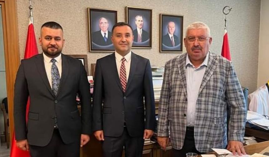 DEVA İl Başkanı  Karabekir'e saldırıyla suçlanan Gözel’in MHP’li Yalçın’la fotoğrafı çıktı