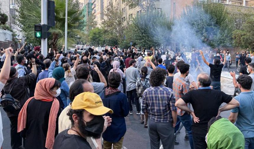 Emek Partisi: Mücadele eden İran halkına selam olsun