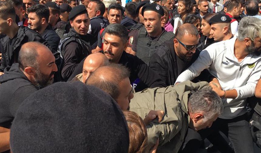 SOL Parti PM Üyesi Alper Taş'ın polisin sert müdahalesiyle gözaltına alınmasına tepki yağdı