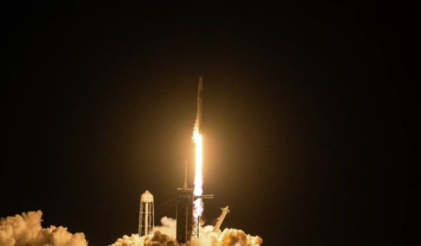 SpaceX, Ay'a iniş için gönderilen "Odysseus" aracını fırlattı