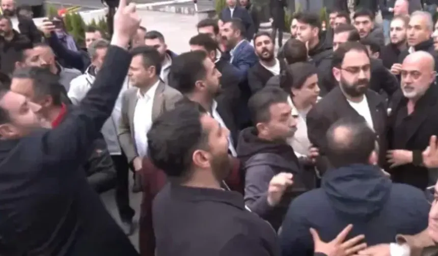 CHP Genel Merkezi'nde tahliye gerginliği! Arbede çıktı