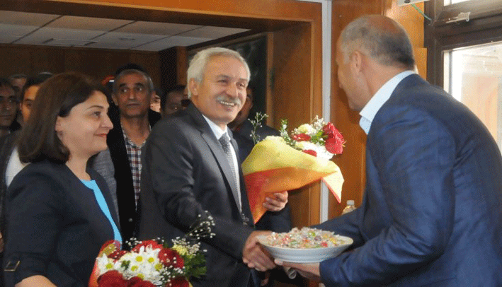 Diyarbakır Büyükşehir Belediyesi Eş Başkanı Mızraklı: Tebriğe kitapla gelin
