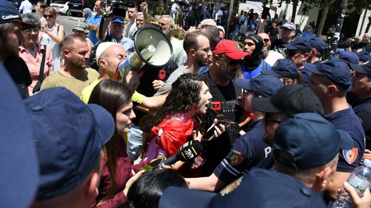 'Arnavutluk satılık değildir': Trump'ın damadının projesine öfke büyüyor
