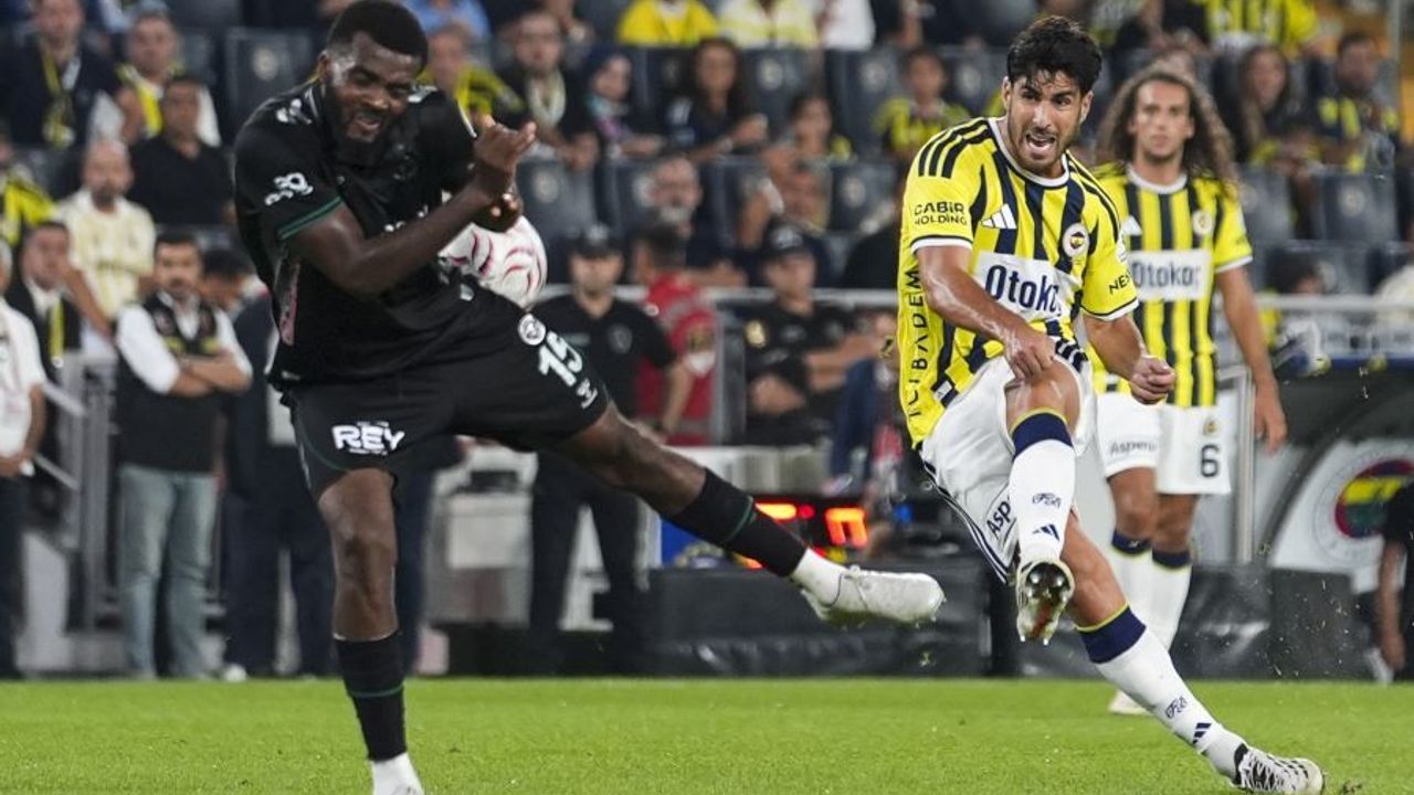 Fenerbahçe, Konyaspor'u farklı geçti; Kerem Aktürkoğlu sahadan sedyeyle çıkarıldı