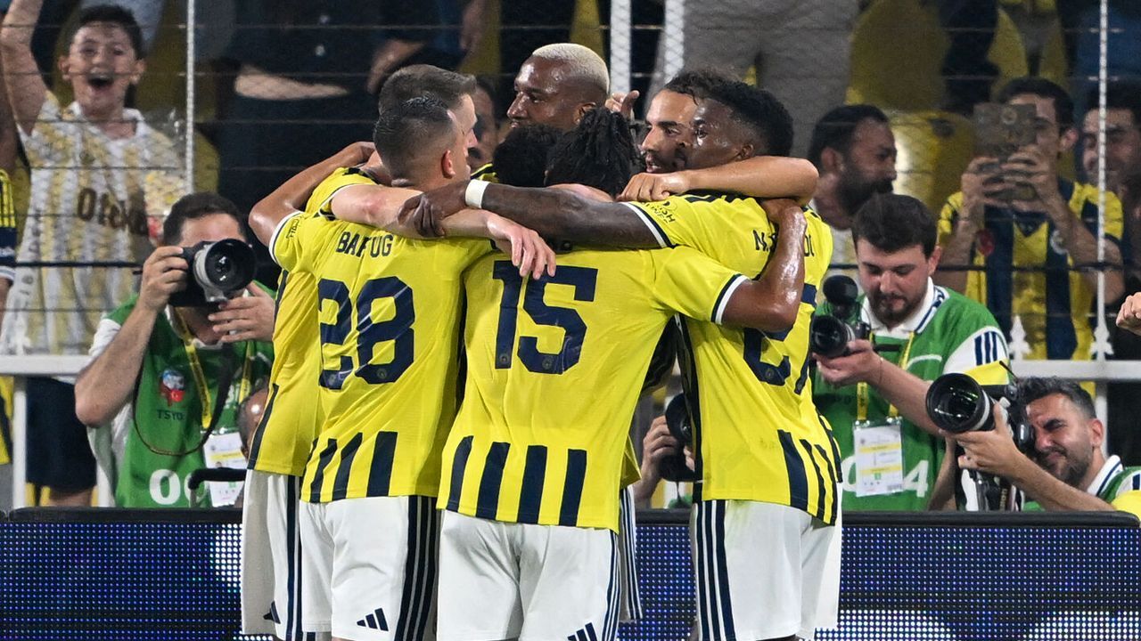 Fenerbahçe, UEFA Şampiyonlar Ligi kadrosunda değişikliğe gitti