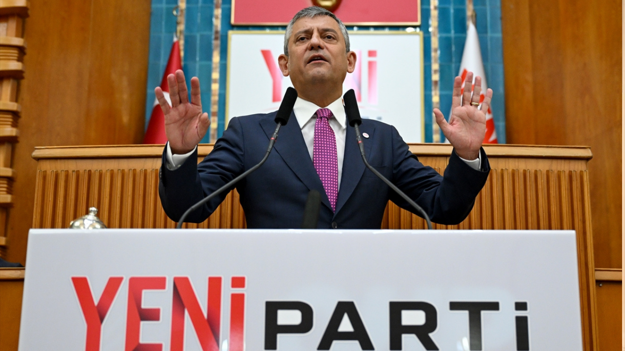 Özgür Özel: 'Ben ve yönetici arkadaşlarım yasaya evet diyeceğiz. Vekiller serbest olacak'