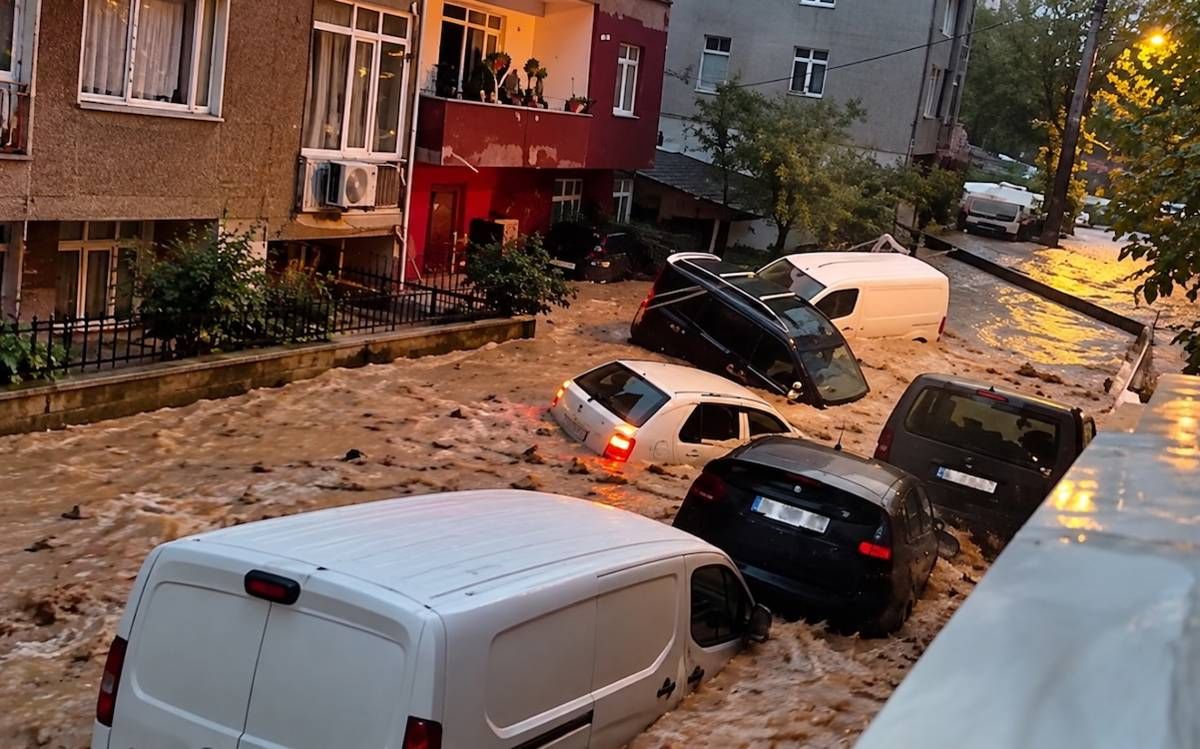 İstanbul'daki sellerde can kaybı 6'ya yükselirken, arama çalışmaları sürüyor